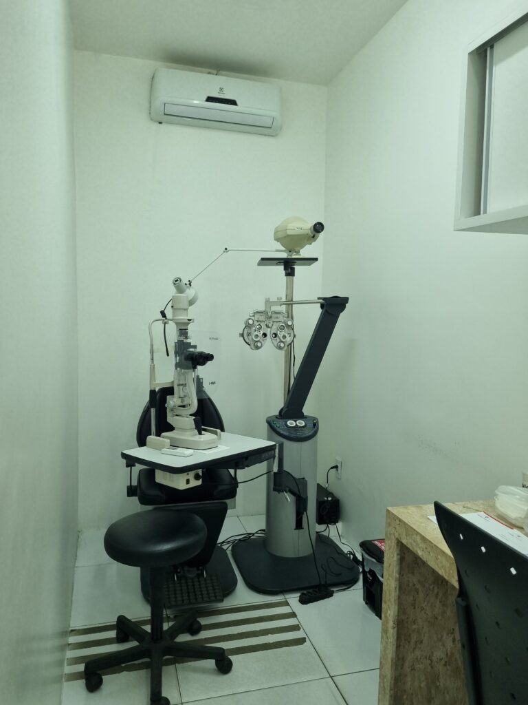 Sala de exame da Clínica Visão Prime