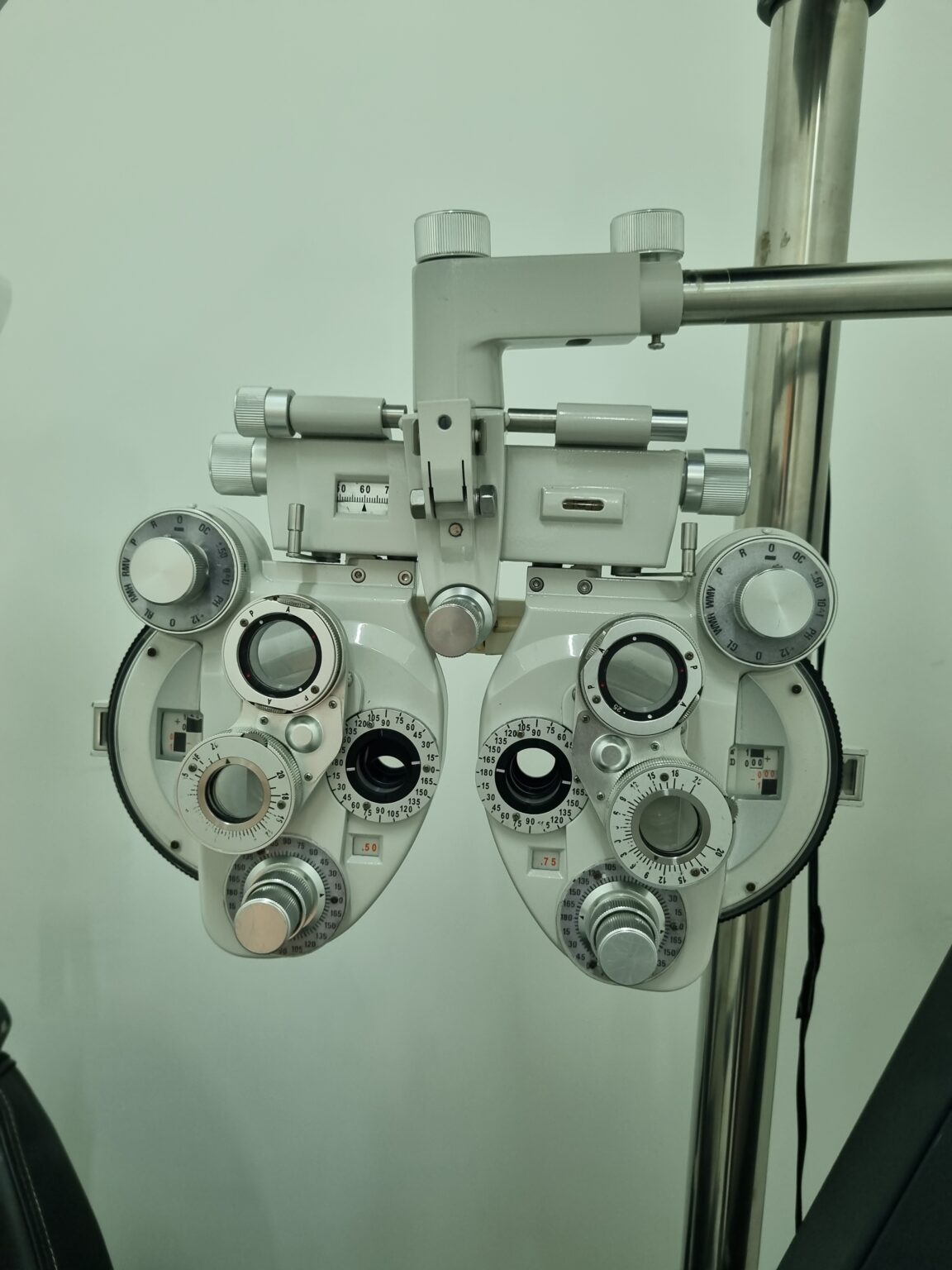 Refrator usado no exame de refração (medida do grau)